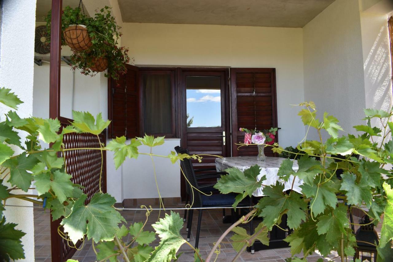 Apartment Nakic Vrpolje Exterior photo